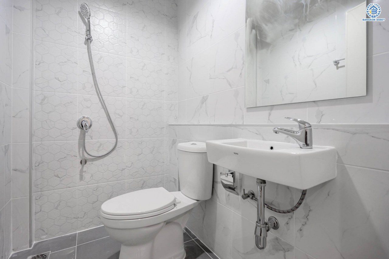 บ้านมือสองตกแต่งใหม่ โครงการ นันทนาการ์เด้น-พาร์คเพลส 345 ราชพฤกษ์-ติวานนท์ เนื้อที่ 27 ตร.ว. ฟังก์ชัน 3 ห้องนอน 2 ห้องน้ำ จอดรถได้ 2 คัน บรรยากาศเงียบสงบเป็นส่วนตัว สิ่งอำนวยความสะดวกมากมาย! บนทำเลศักยภาพ เชื่อมต่อถนนราชพฤกษ์ ใกล้จุดขึ้นทางด่วน "ศรีสมาน"